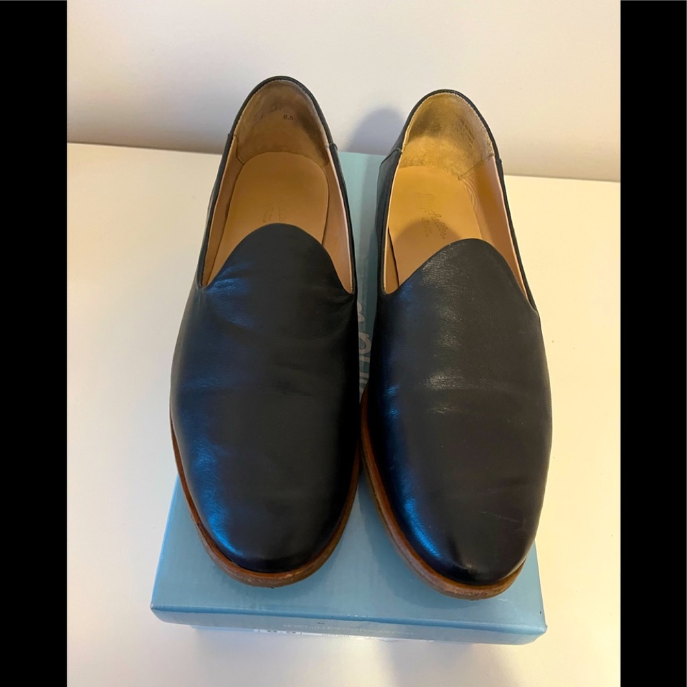Woman’s Flat Black Shoe